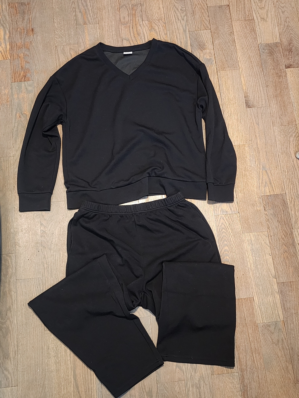 Women's Black V-Neck Pajama Set - Classic Long Sleeve Top & Elastic Waist Pants